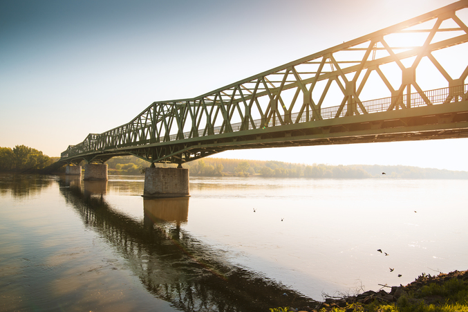 Pod metalic peste un râu, proiect de infrastructură realizat de Dromcons