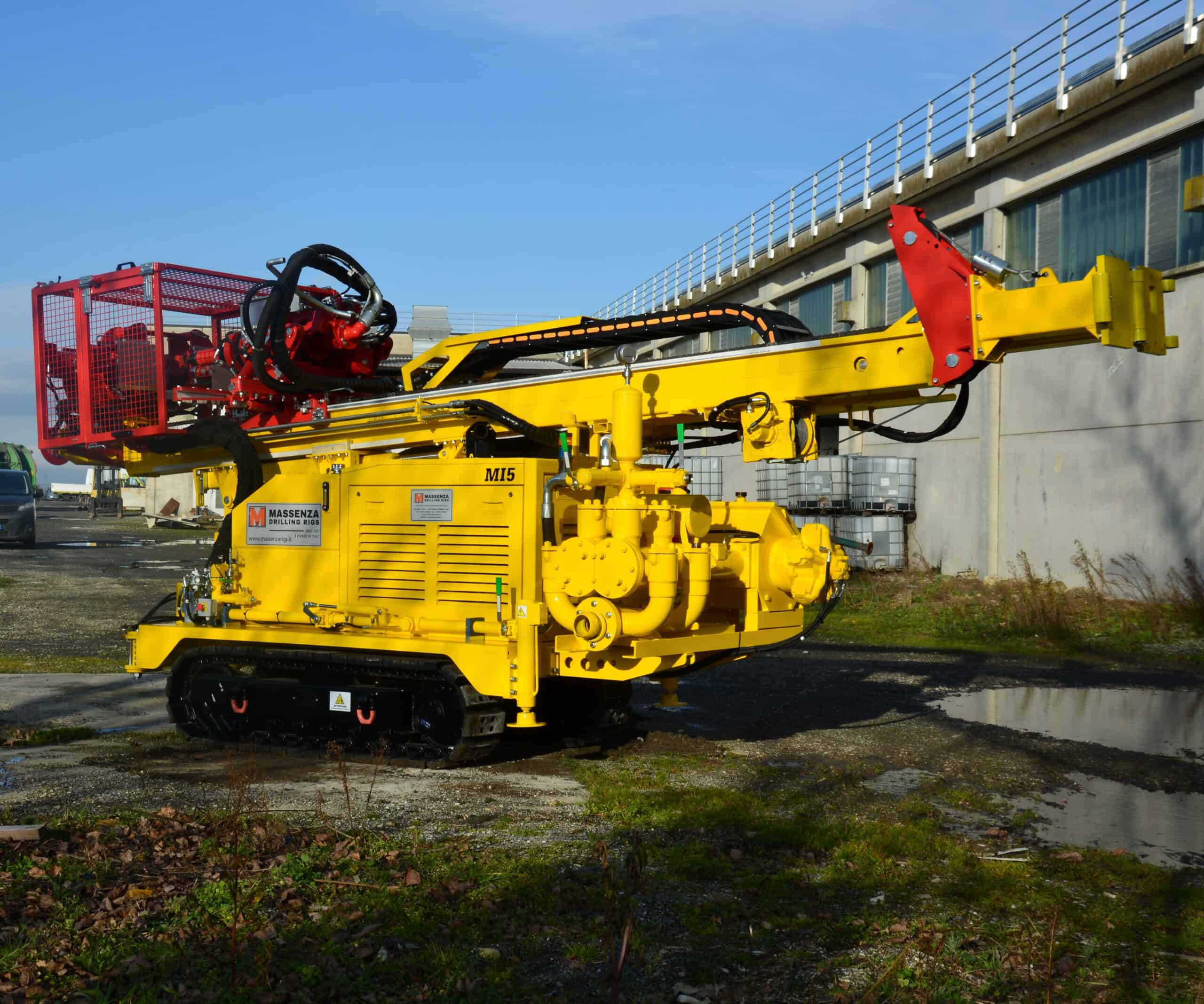 Utilaj de foraj Massenza Drilling Rig MI5 folosit de Dromcons pentru foraje de apă și studii geotehnice