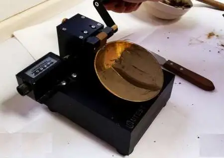 Echipă Dromcons realizând foraje și investigații geotehnice pentru fundarea clădirilor.