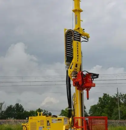Utilaj de foraj folosit pentru studii geotehnice