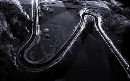 Model LiDAR al unei șosele cu serpentine, realizat prin scanare laser aeriană pentru proiectare și evaluare topografică.