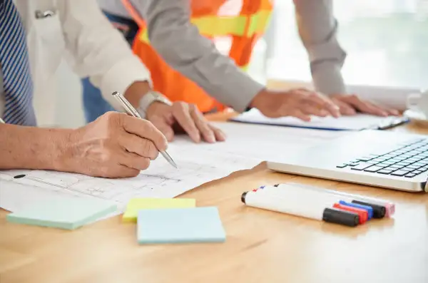 Echipa Dromcons întocmind dosare complete pentru avize și autorizații