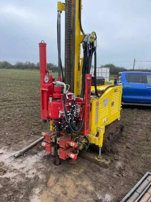 Echipament de foraj geotehnic și micropiloți utilizat de Dromcons