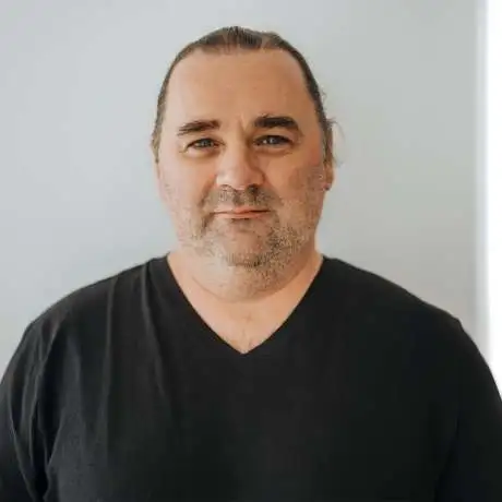 Zsolt Adam – Desenator tehnic