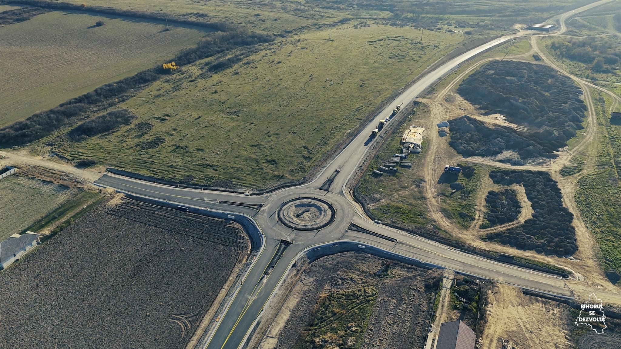 Aerial view of a metropolitan ring road and roundabout near Oradea